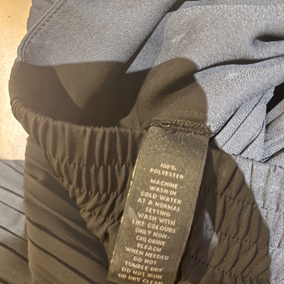 Classic pleated wide leg Saks fifth avenue pants - Picture 5 of 6